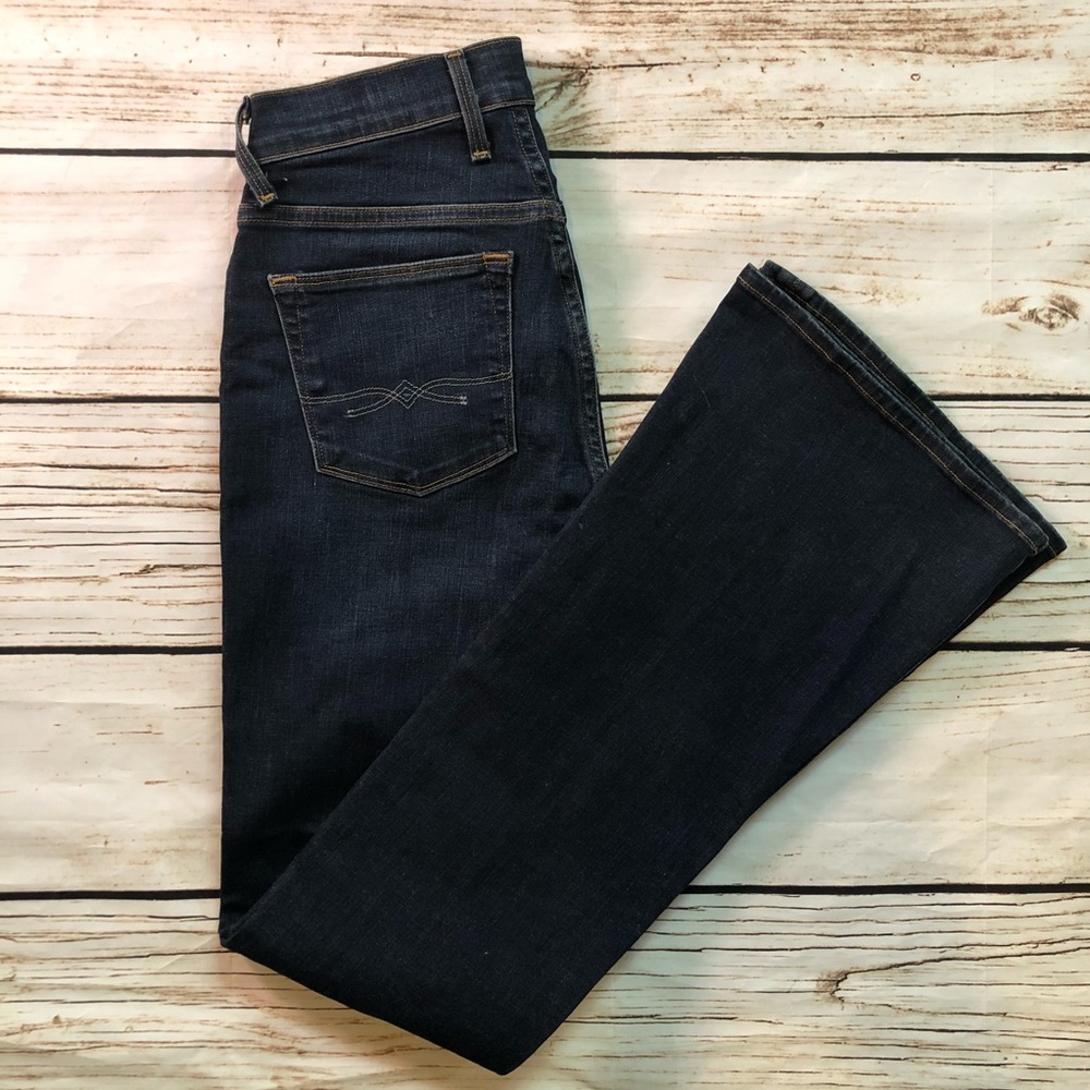 🌹Lucky Brand Flare Jeans🌹